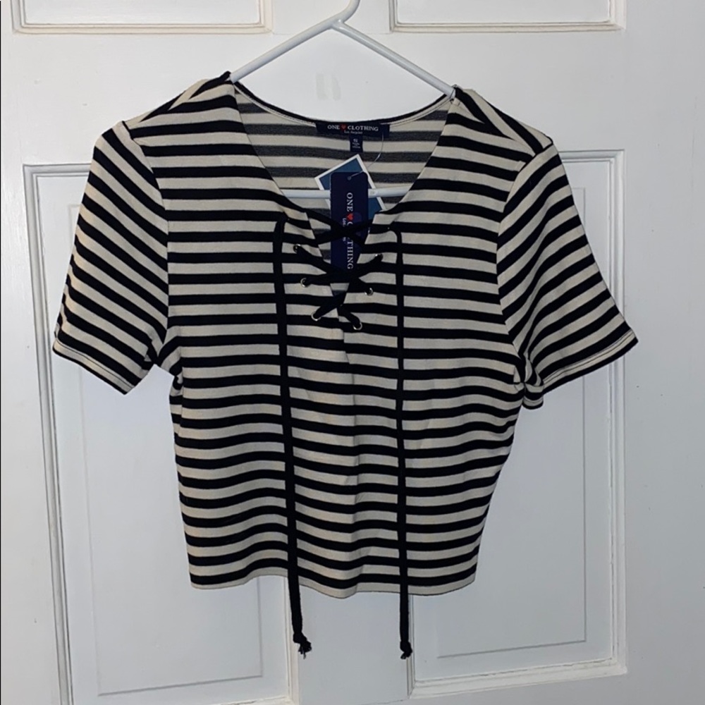 Super cute tie up short sleeve